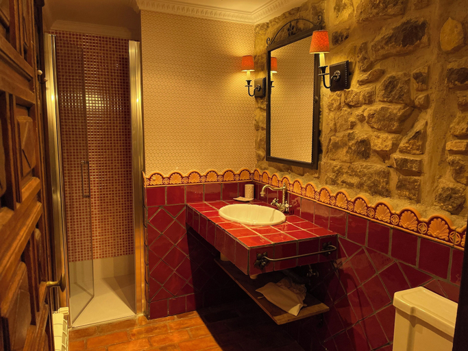 Bathroom 3, The Manor House, Álava