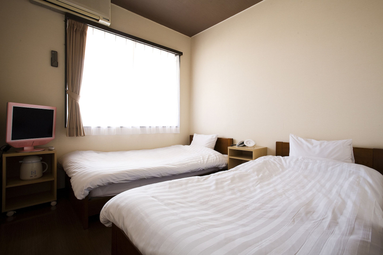 Bedroom 2, Harbor Hotel Kaigetsu, Sumoto