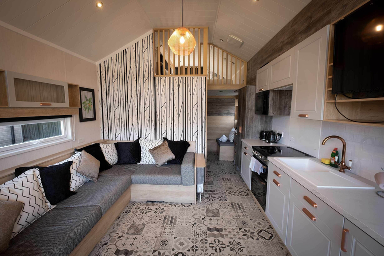 Others 5, 2 Bed Lodge - Sleeps 4 - Patio - Parking - Wifi, Highland