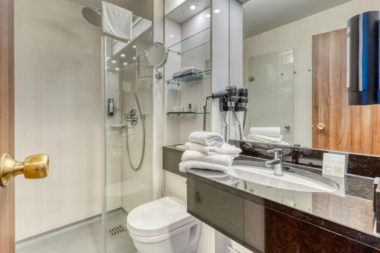 Bathroom 3, Inselhotel Konig, Aurich