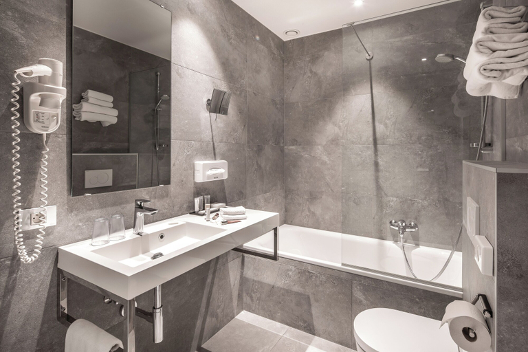 Bathroom 5, Hotel Navarra Brugge, West-Vlaanderen
