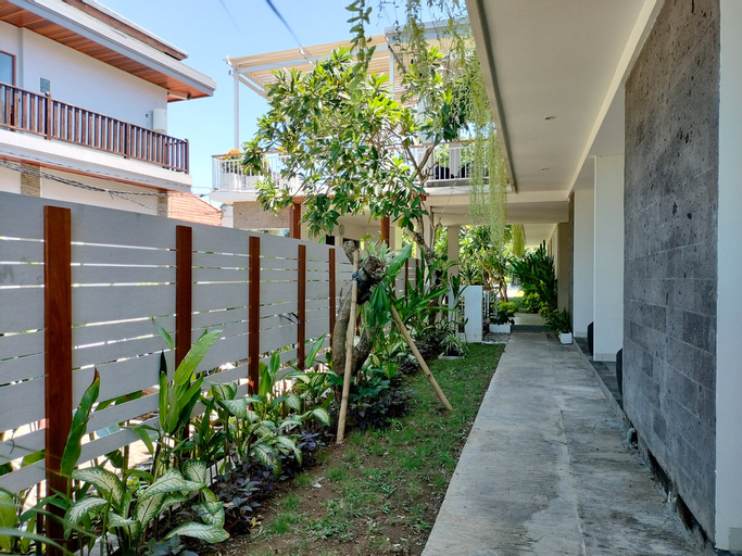 Exterior 26