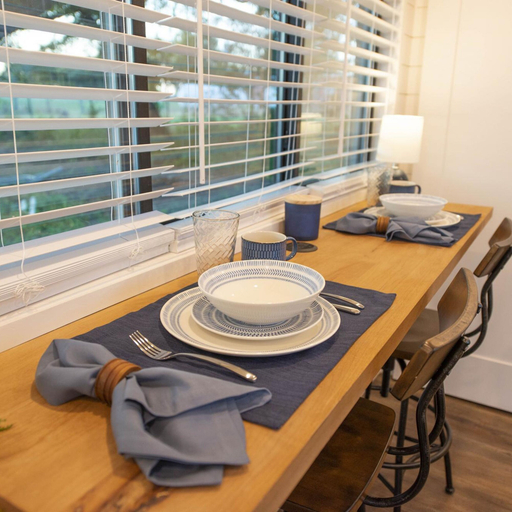 Room 4, The Bluebonnet- Container Home Country Setting Near Waco Attractions, McLennan