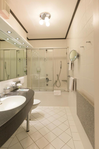 Bathroom 2, Hotel Burghof, Hof