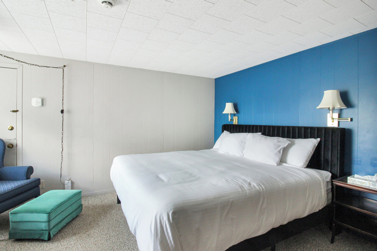 Bedroom 3, COHO Inn & Motor Lodge, Windsor