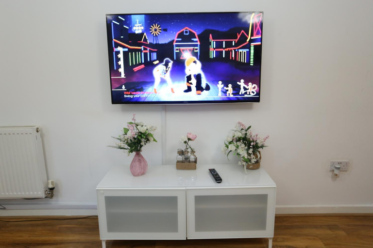 2, Bridge House Apartment, London