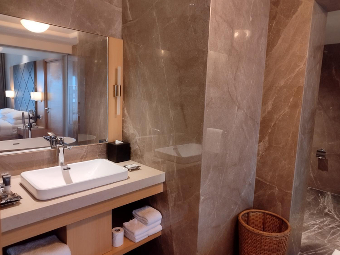 Bathroom 12