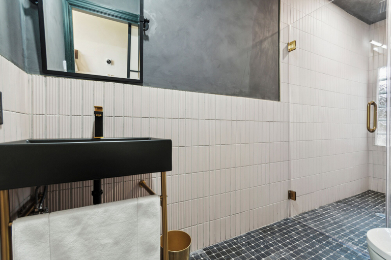 Bathroom 3, Society Hill Hotel, Philadelphia