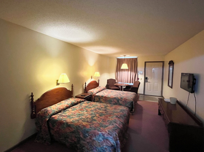 Bedroom 3, Mountain Empire Motel, Johnson