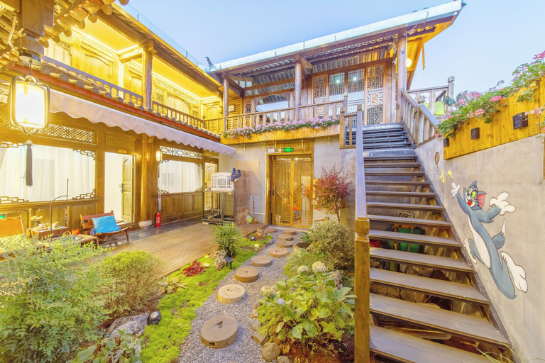 Exterior & Views