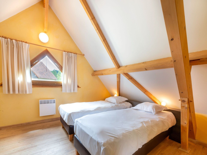 Room 4, Beautiful Holiday Home With Terrace, Lot