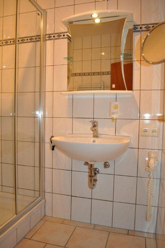 Bathroom 4, Hotel Rugen Park KG, Vorpommern-Rügen