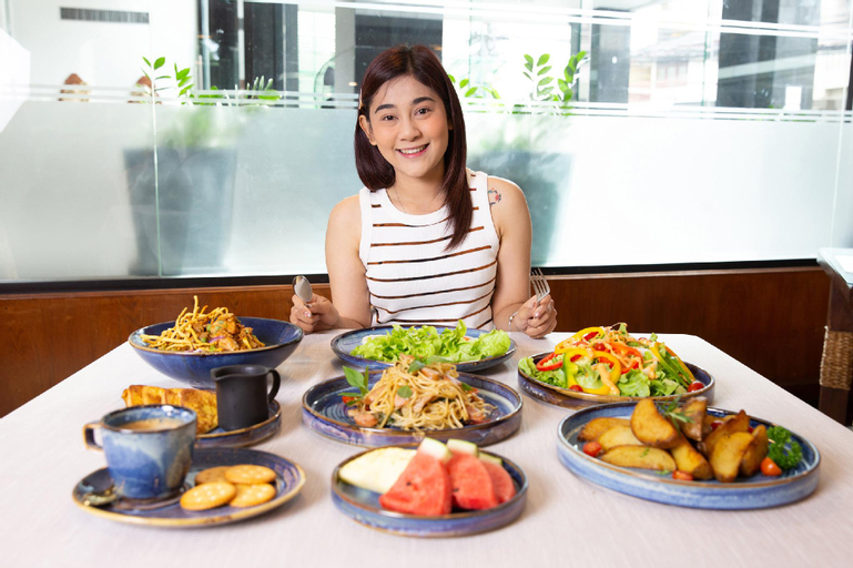 Food & Drinks 19