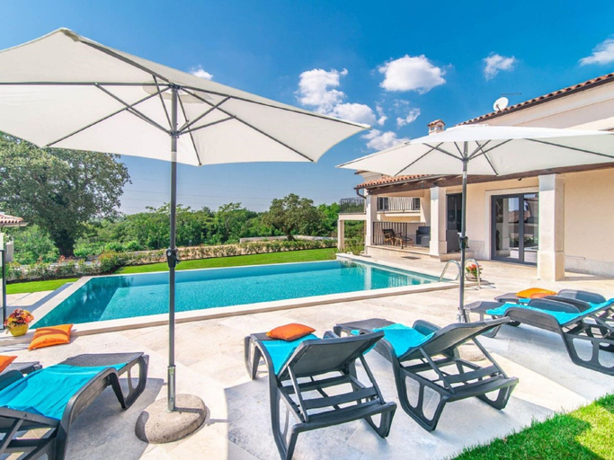 Pool 4, Villa With Swimming Pool and Outdoor Kitchen, Svetvinčenat