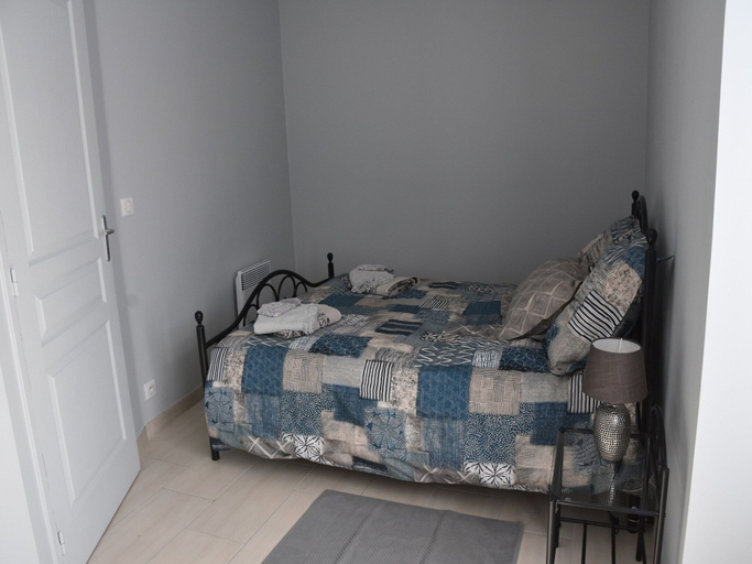 Room 5, Cozy Holiday Home in Rudelle, Lot