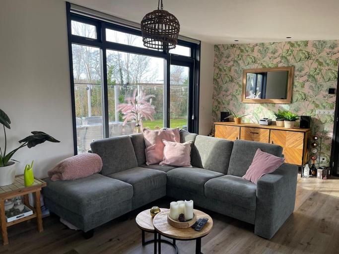 Living area 2, Beautiful Bungalow With Spacious Garden, Texel