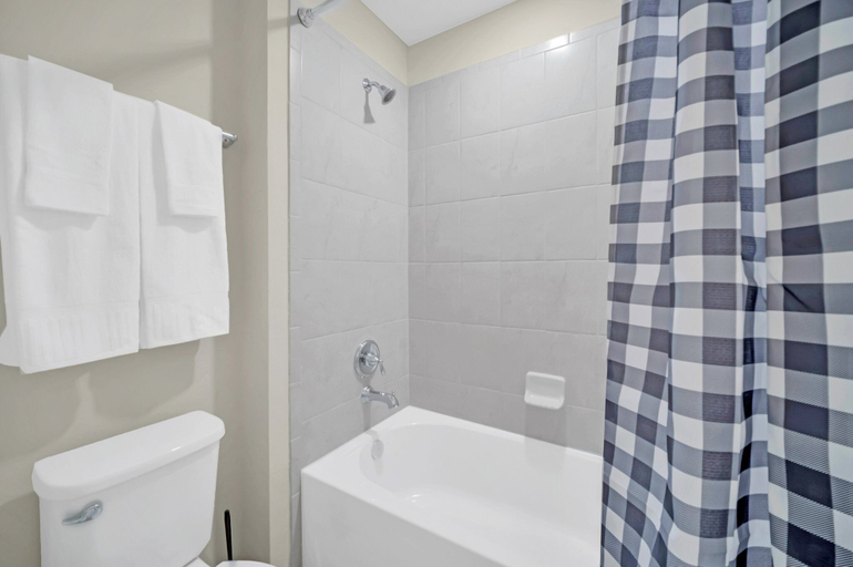 Bathroom 3, Free Waterpark Private Splash Pool Near Disney, Polk