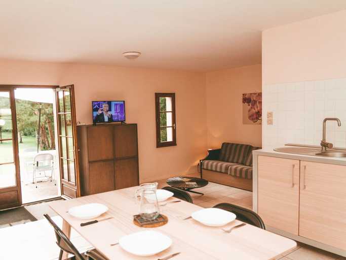 Private kitchen 5, Modern Holiday Home With Dishwasher, Vienne