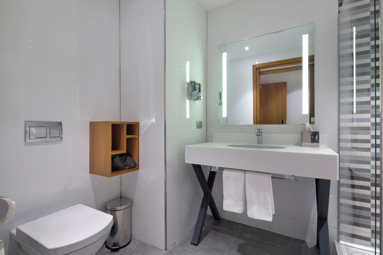 Bathroom 3, Hampton By Hilton Kocaeli Symbol, Başiskele