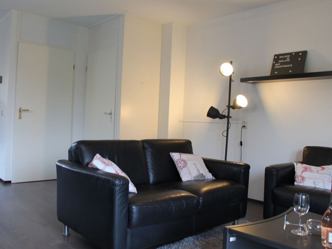 Living area 3, Nice Holiday Home 200m. From the Beach, Kapelle