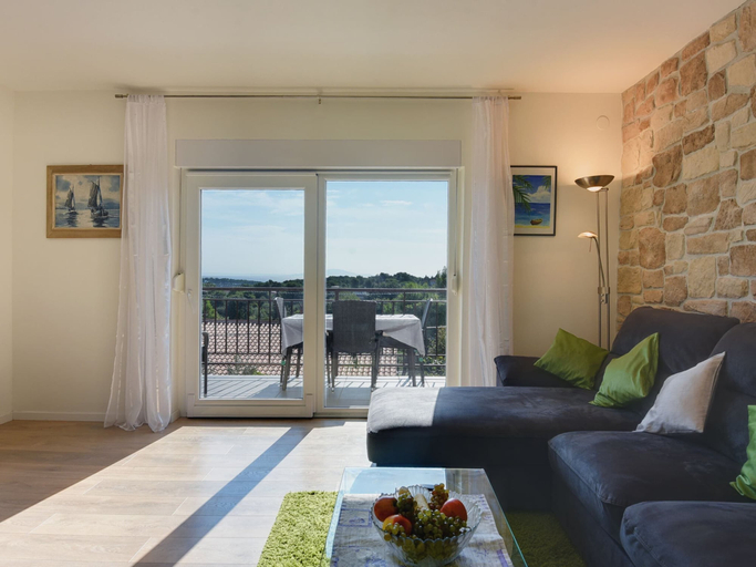 Living room 2, Apartment With Balcony and sea View, Premantura
