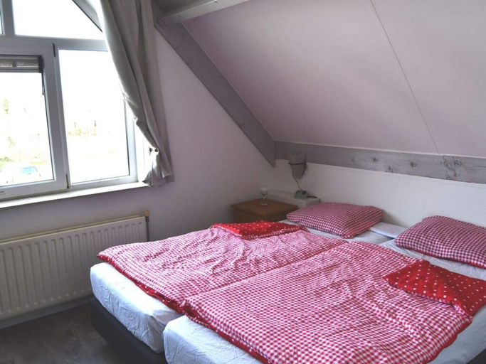 Bedroom 2, Noordzeeboulevard 51, Noord-Beveland