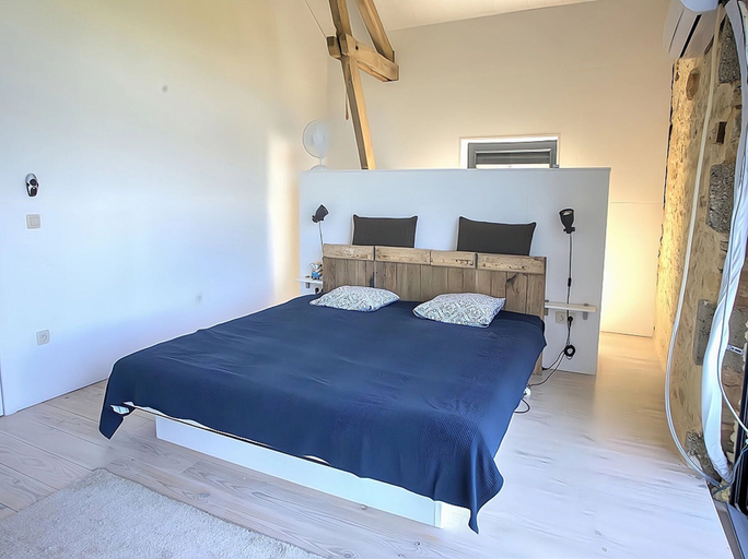 Bedroom 2, Spacious Holiday Home With Private Garden, Lot