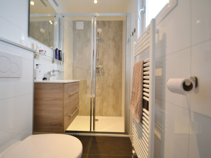 Bathroom, Cottage With Garden at Utrechtse Heuvelrug, Rhenen