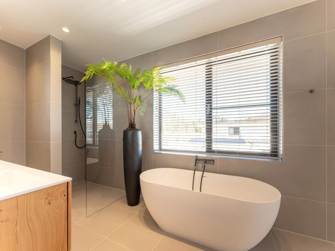 Others 4, Water Villa With Infrared Sauna and Jetty, Zeewolde