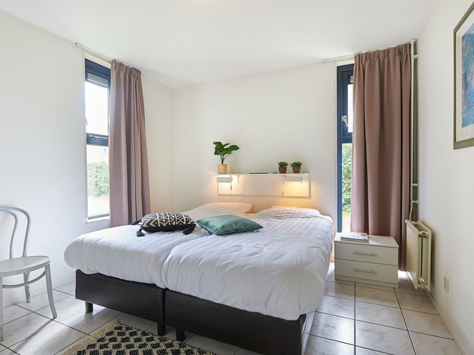 Room, Zeeland Holiday Home Near Beaches, Borsele