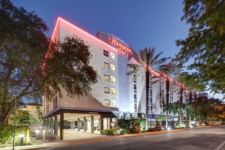 Exterior & Views 2, Hampton Inn Miami-Coconut Grove/Coral Gables, Miami-Dade