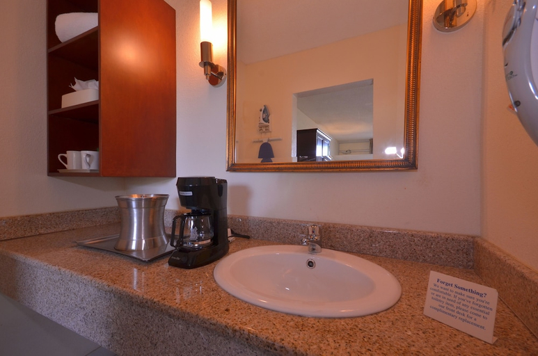 Bathroom, Island Hotel of the Space Coast, Brevard