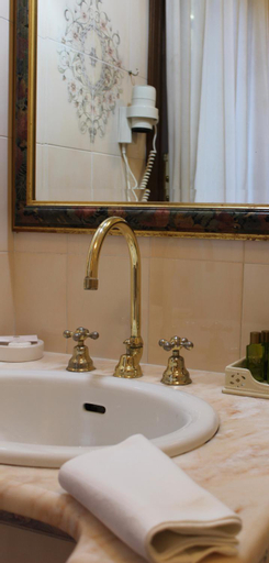 Bathroom 10