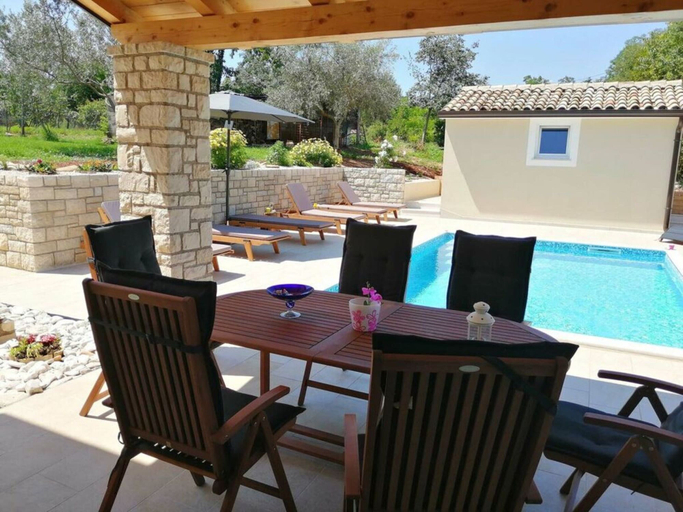 Pool 4, Villa Stella Comfortable Holiday Residence, Umag