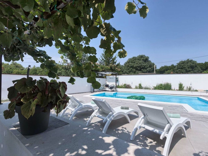 Pool 2, Villa Barbara Comfortable Holiday Residence, Barban