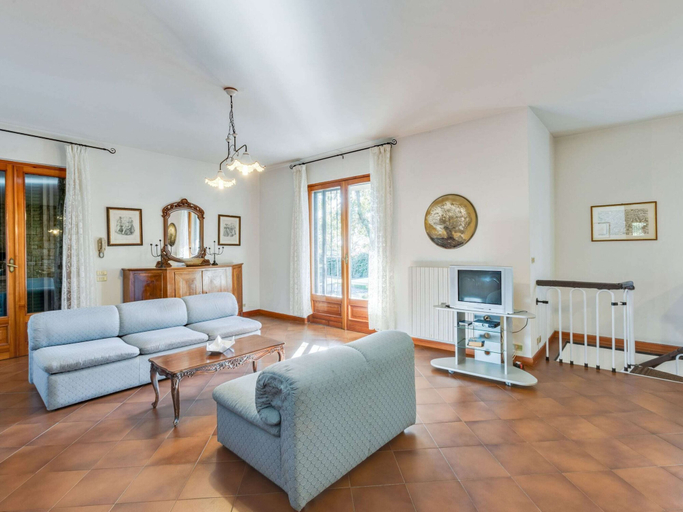 Living room, Villa in Torri del Benaco With Private Pool, Verona