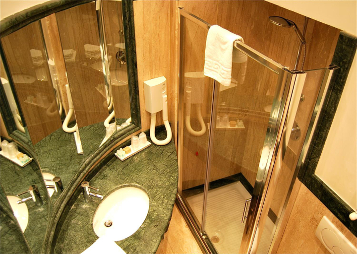 Bathroom, Ludovisi Luxury Rooms, Roma