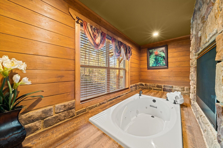 Bathroom 4, Splash Mansion - Four Bedroom Chalet, Sevier