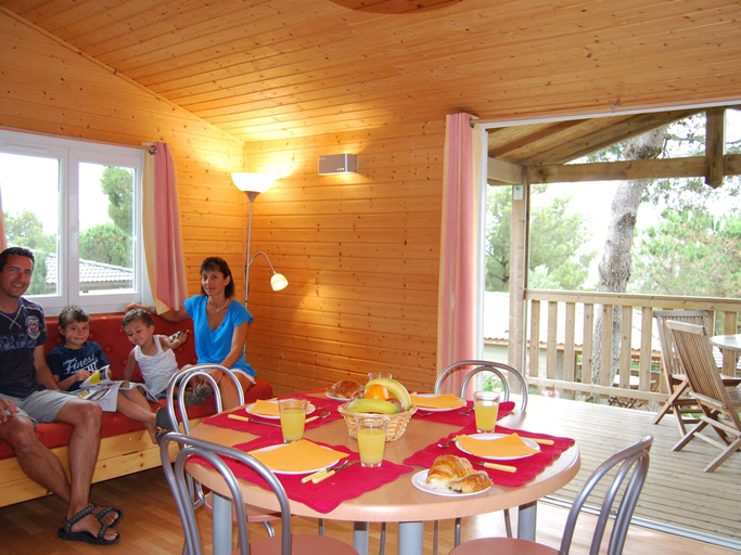 Dining 2, Cottage in France With Airy Terrace, Hérault