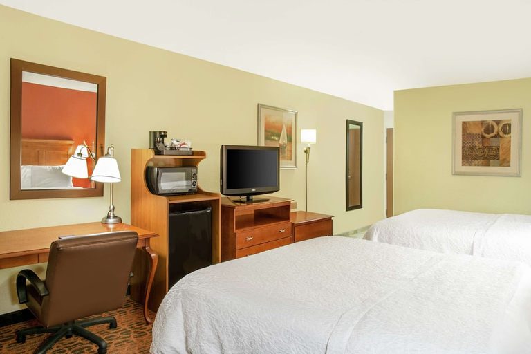 Bedroom 3, Hampton Inn Merrillville, Lake