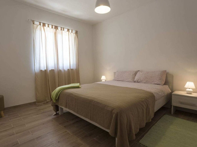 Room 2, Nina With a Heated Pool, Marčana