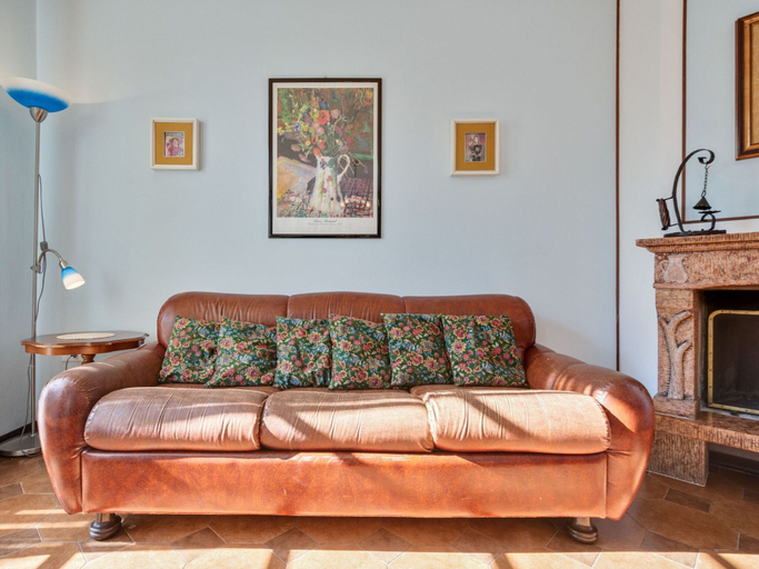 Living area, Spacious Holiday Home in Marciaga With Garden, Verona