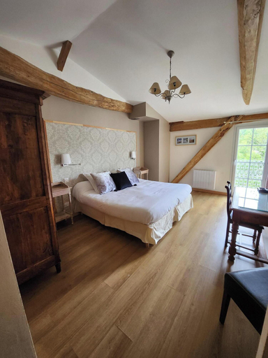 Bedroom 3, Hôtel la Tour Perrier, Gironde
