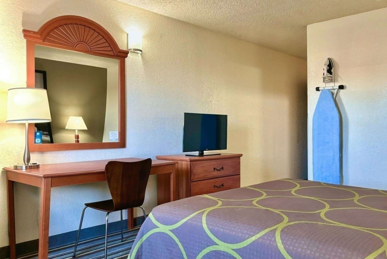Bedroom 2, Super 8 by Wyndham Colorado Springs/Afa Area, El Paso