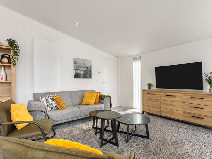 Others 3, Holiday Home in Zeeland With Streamside Terrace, Kapelle