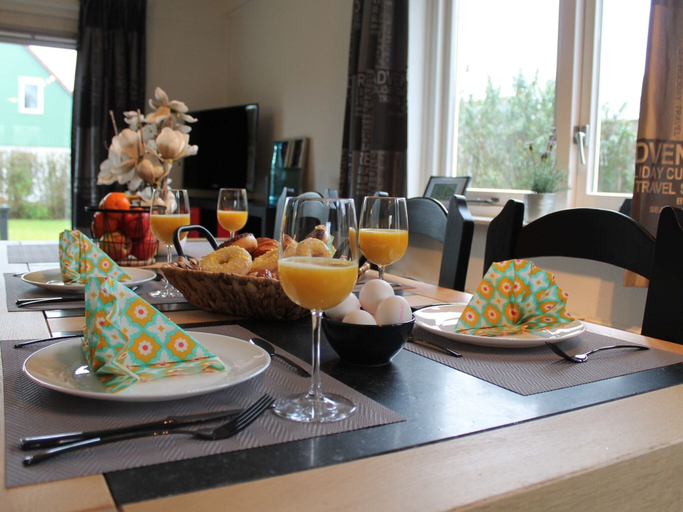 Dining 4, Nice Holiday Home 200m. From the Beach, Kapelle