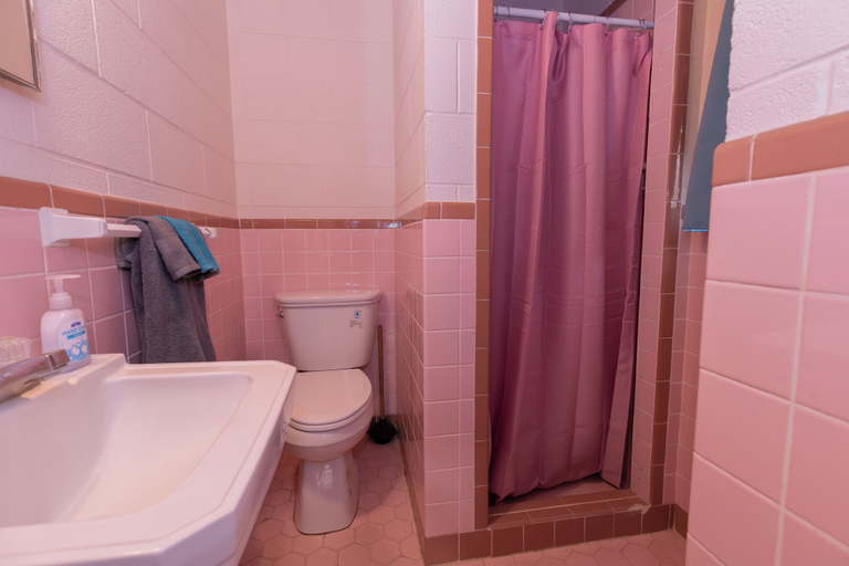 Bathroom, Hi-Line Lake Resort, Llano