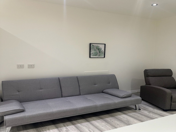Others 5, Charming 1-bed Apartment in Walton on the Naze, Essex