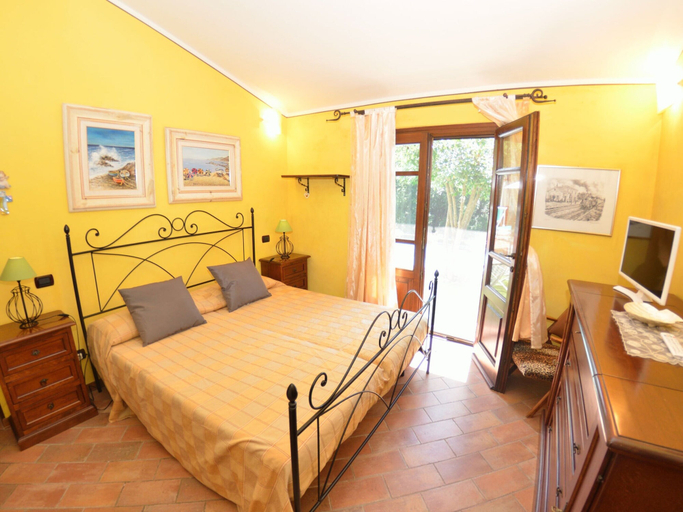 Room 4, Holiday Home in Pescaglia Near Tuscan Beaches, Lucca