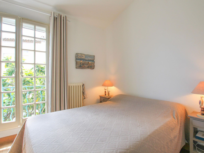 Room 3, Charming Holiday Home With Terrace, Var